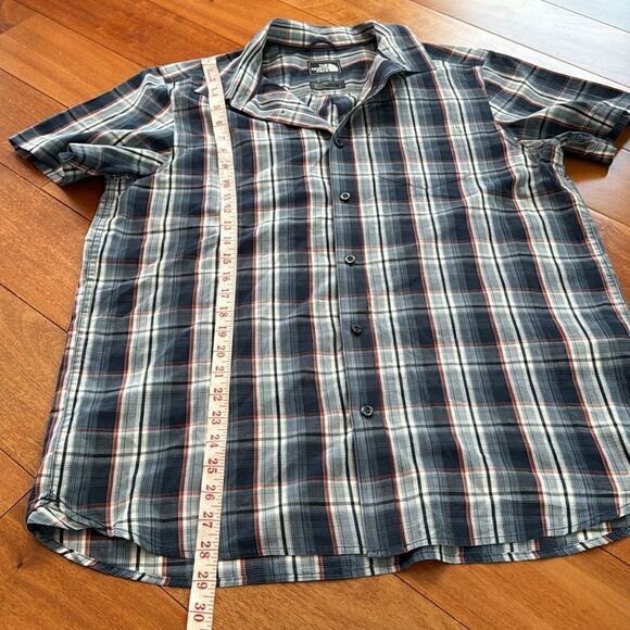 The North Face Logo Mens Short Sleeve Button Up Shirt Plaid size L - Picture 7 of 7